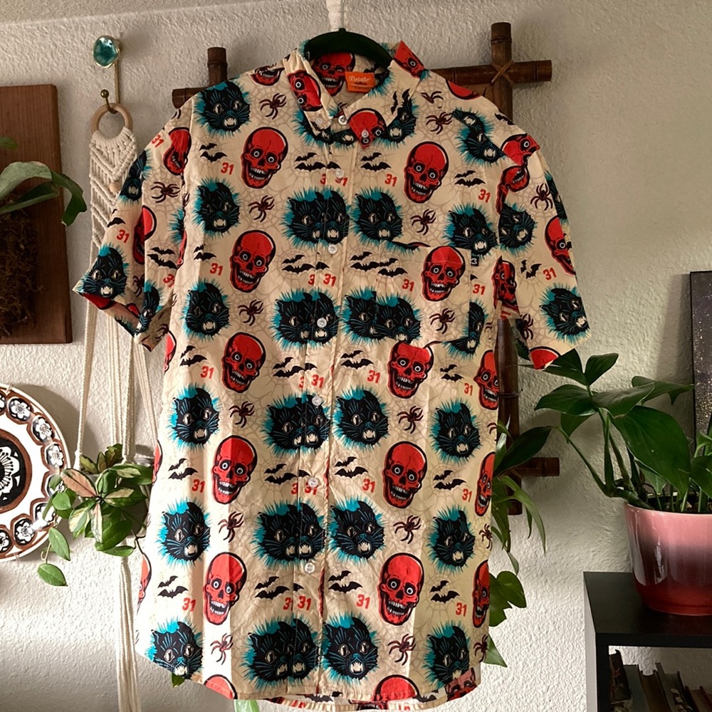 Creepy Co. Men’s medium button down shirt.